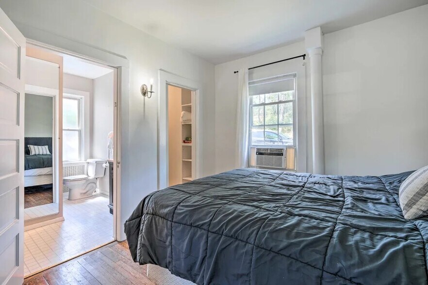 More Photos Of 77 Canada St, Lake George General Retail For Sale