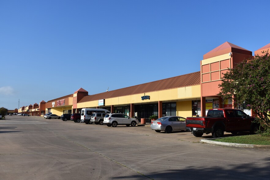 More Photos Of 9700-9950 Fondren Rd, Houston Unknown For Lease