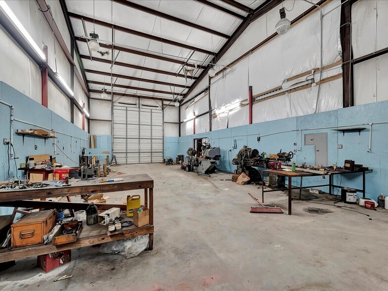 More Photos Of 1441 N Temple Dr, Diboll Auto Repair For Sale