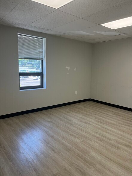 More Photos Of 35 Kings Hwy E, Fairfield Office For Lease