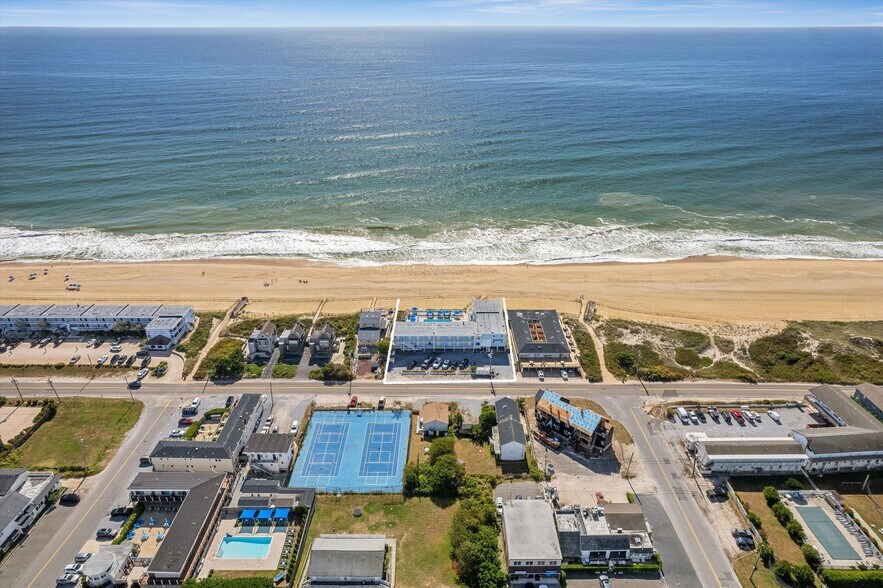 More Photos Of 84 S Emerson Ave, Montauk Hotel For Sale
