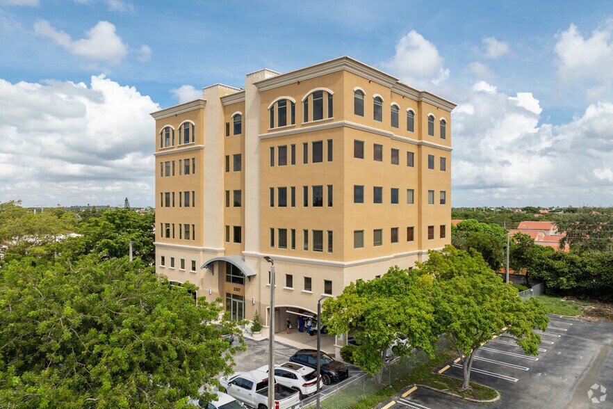 More Photos Of 2387 W 68th St, Hialeah Medical For Lease