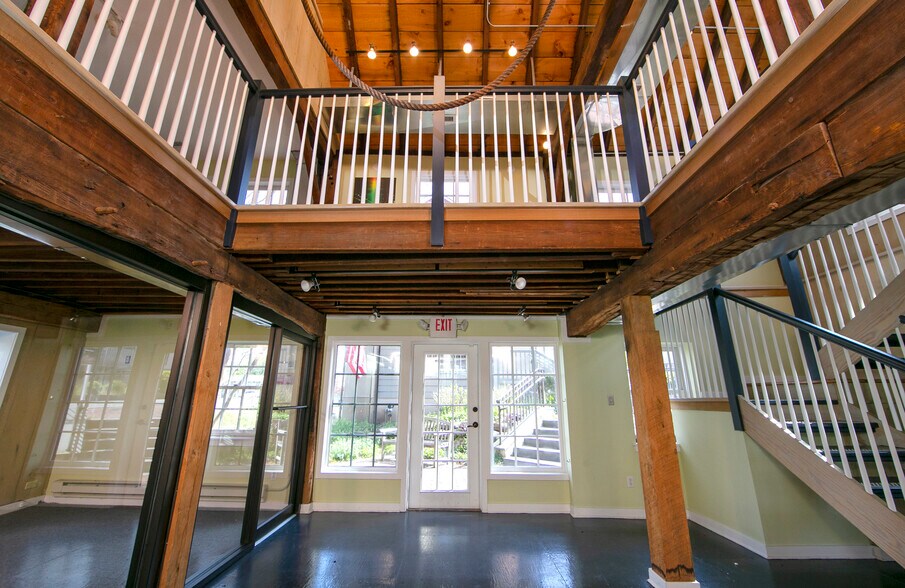 More Photos Of 30 W Bridge St, New Hope Freestanding For Lease