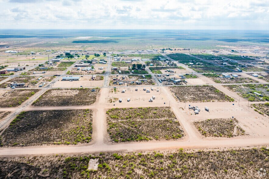 More Photos Of 801 Woodard St, Pyote Trailer Camper Park For Sale