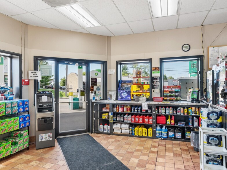 More Photos Of 227 S Calumet St, Valders Service Station For Sale
