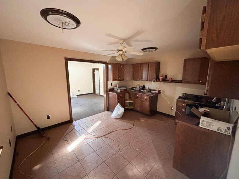 More Photos Of 2012 N Michael Ln, Nixa Warehouse For Sale