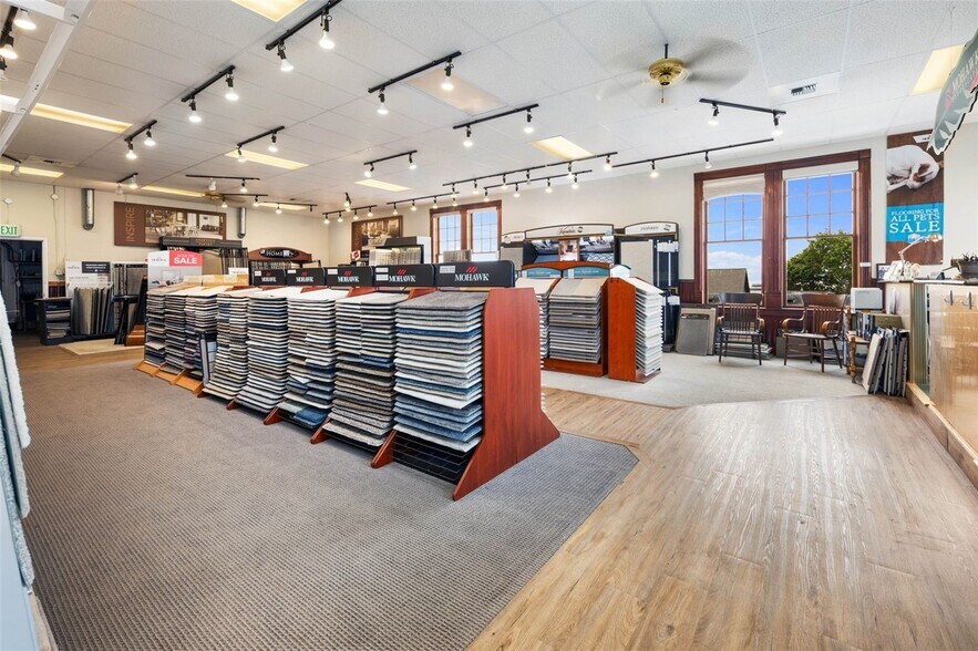 More Photos Of 542 Main St, Edmonds Freestanding For Sale