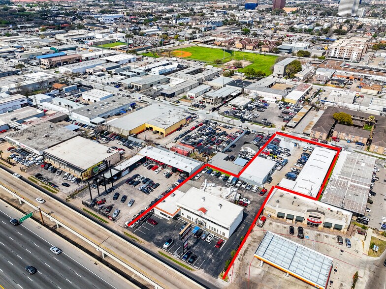 More Photos Of 5610-5613 Southwest Fwy, Houston Mixed Retail For Lease