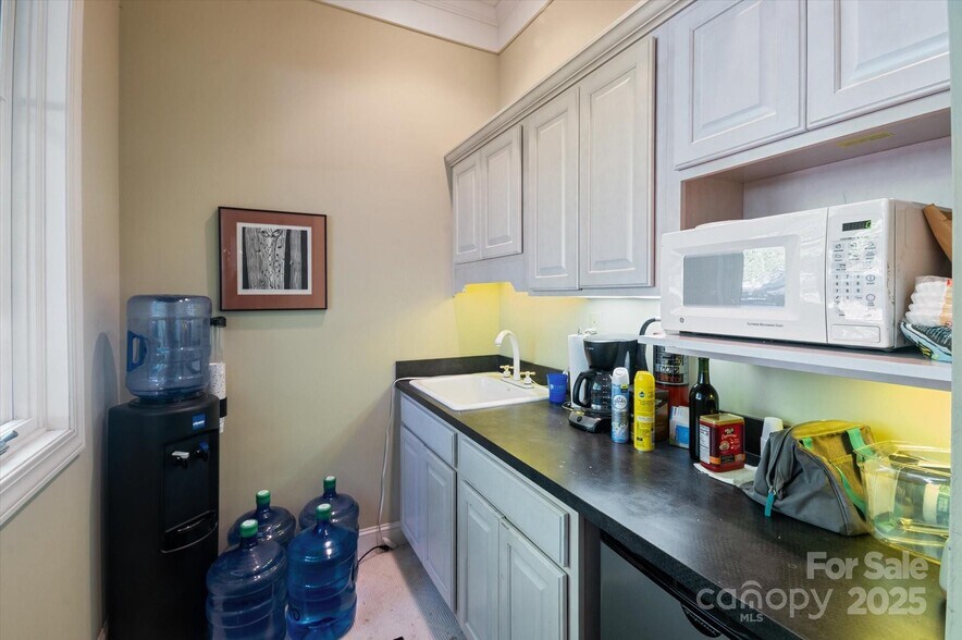 More Photos Of 5 Park Pl W, Brevard Medical For Sale