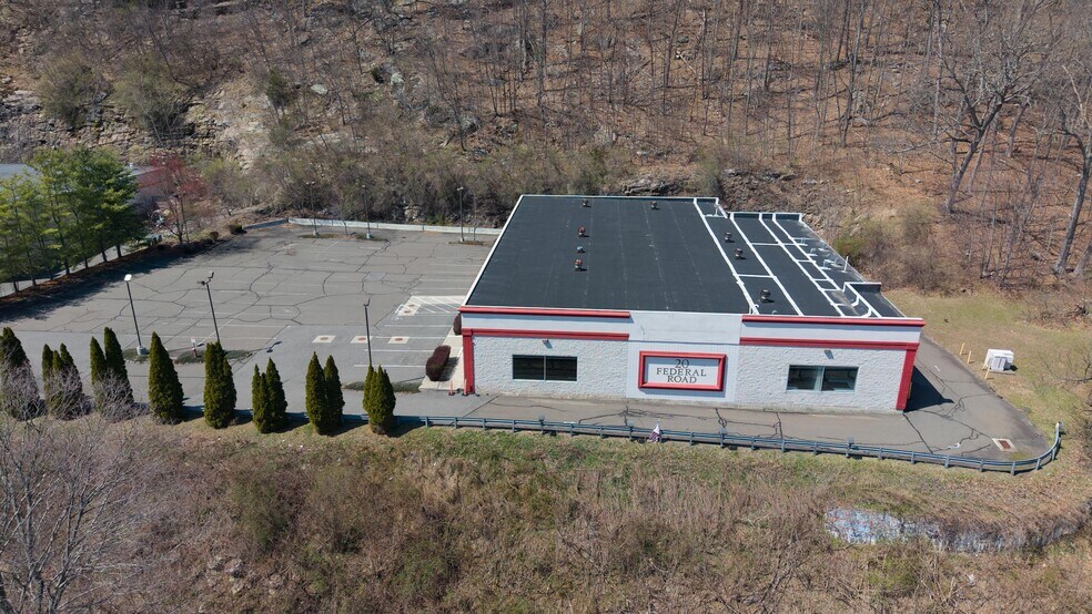More Photos Of 20 Federal Rd, Brookfield Storefront For Lease