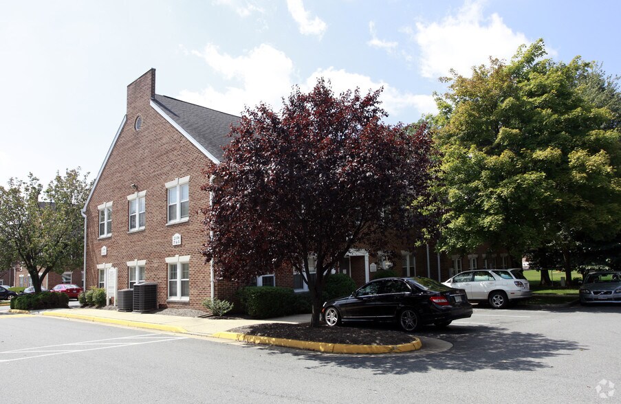 More Photos Of 2106 Gallows Rd, Vienna Office For Lease