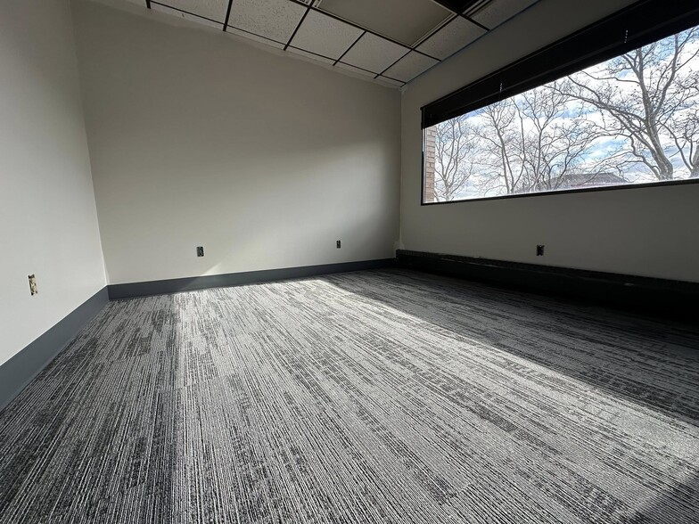 More Photos Of 40 Adloff Ln, Springfield Medical For Lease
