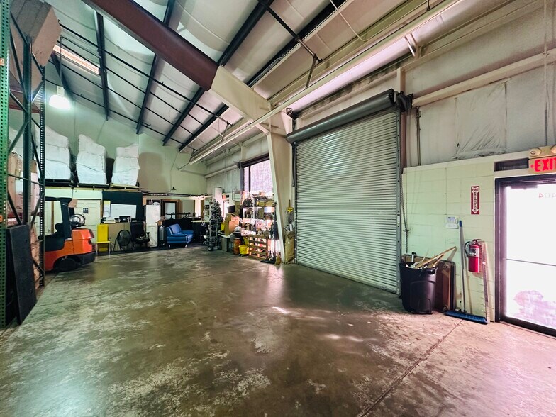 More Photos Of 3653 Regent Blvd, Jacksonville Warehouse For Sale