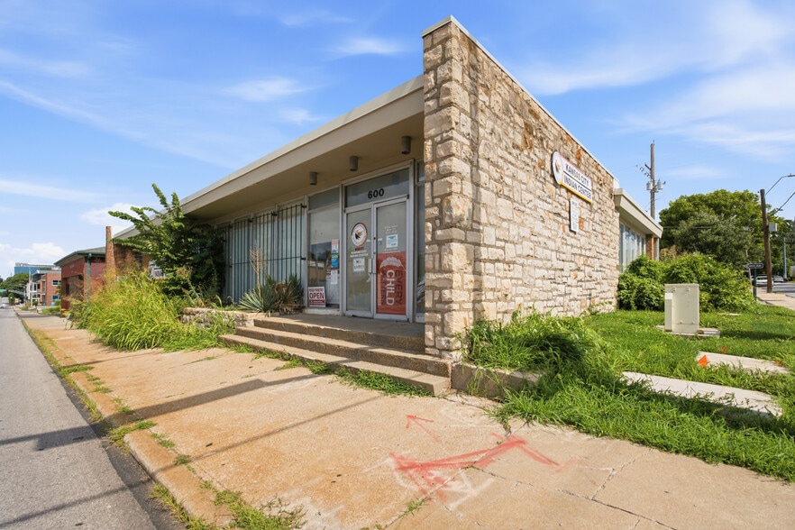 More Photos Of 600 W 39th St, Kansas City Office For Sale