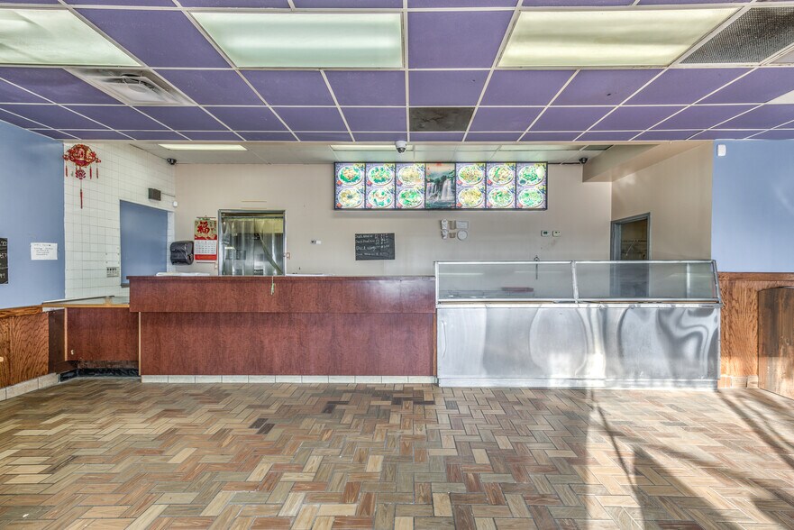 More Photos Of 6125 Natural Bridge Ave, Saint Louis Bar For Lease