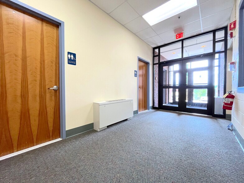 More Photos Of 45 Round Hill Rd, Northampton Office Residential For Sale