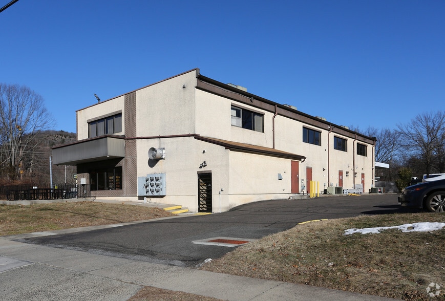 More Photos Of 325 Chamberlain Hwy, Meriden Unknown For Lease