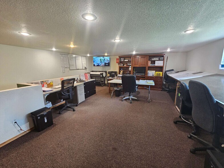 More Photos Of 412 S Pine St, Lennox Industrial For Sale