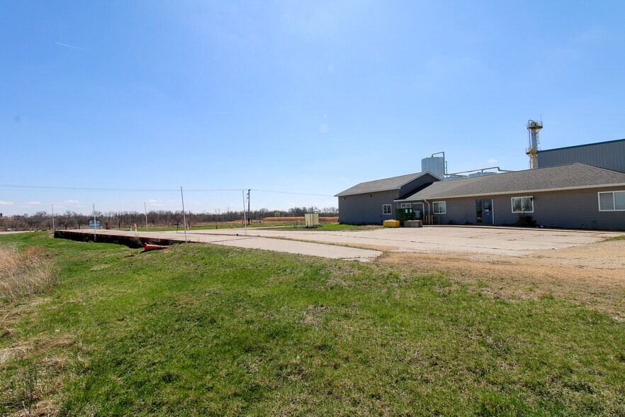 More Photos Of 5640 44th Ave S, Clinton Industrial For Sale