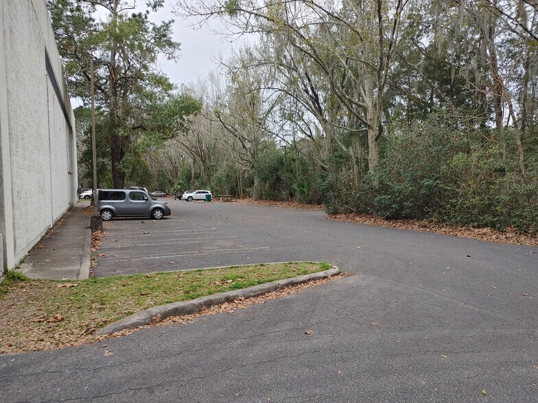 More Photos Of 2700 SW 13th St, Gainesville Office For Lease