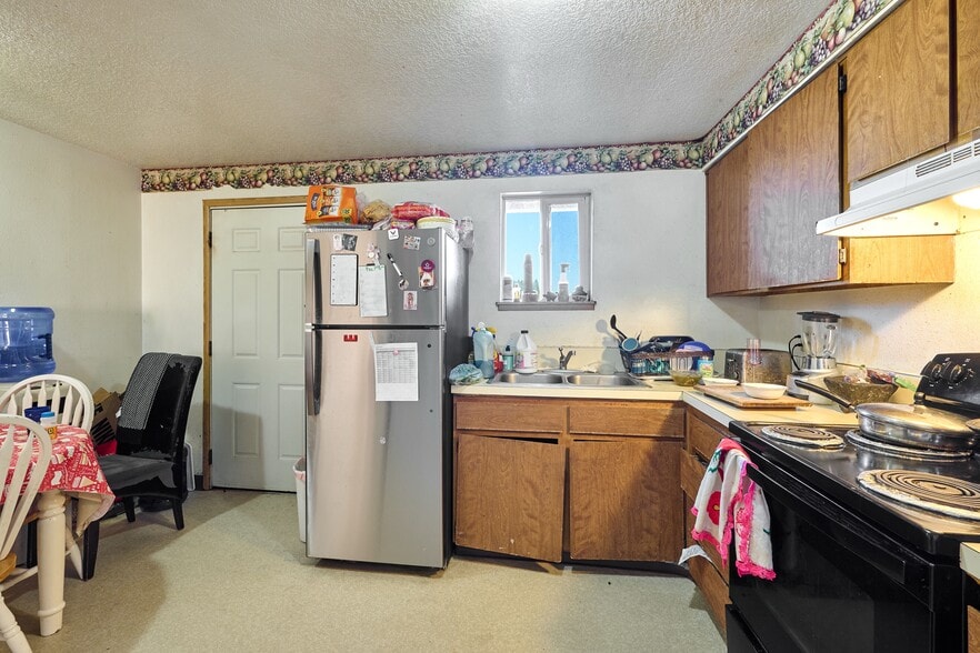 More Photos Of 880 N Pershing St, Mount Angel Apartments For Sale