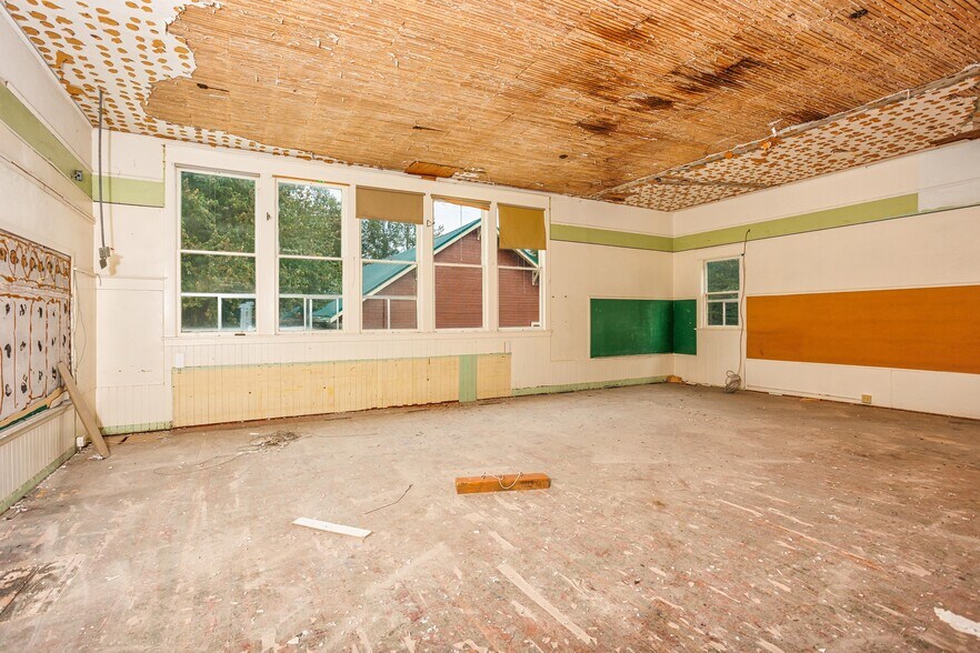 More Photos Of 41515 SE Thomas Rd, Sandy Schools For Lease