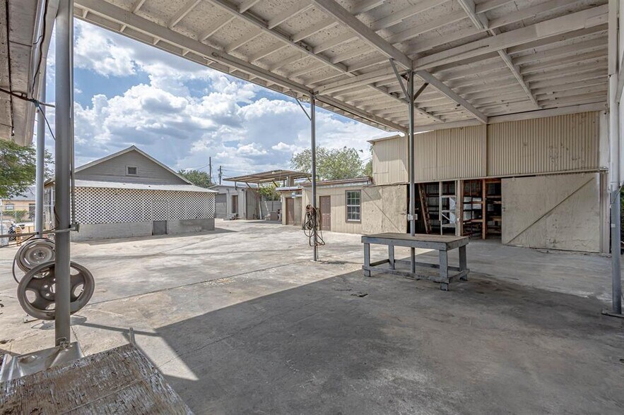 More Photos Of 603 N Loring Ave, Laredo General Retail For Lease
