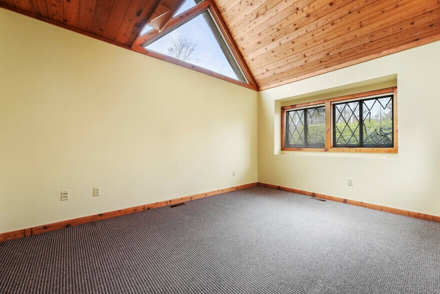 More Photos Of 5955 S Oak St, Glen Arbor Medical For Sale