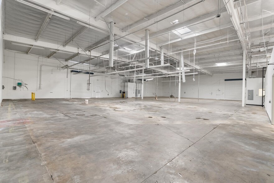 More Photos Of 6951 Oran Cir, Buena Park Warehouse For Lease