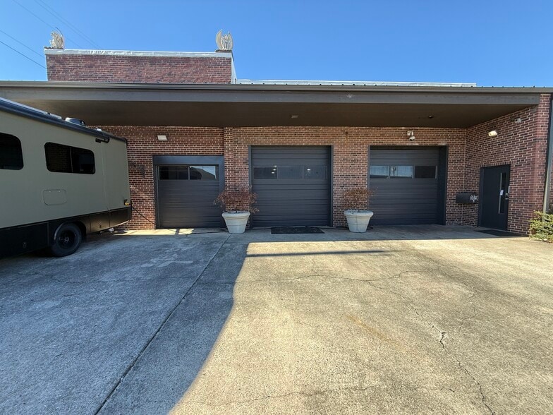 More Photos Of 3029 3rd Ave S, Birmingham Showroom For Sale