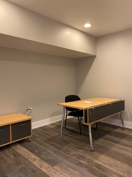 More Photos Of 687-689 N Milwaukee Ave, Chicago Apartments For Lease