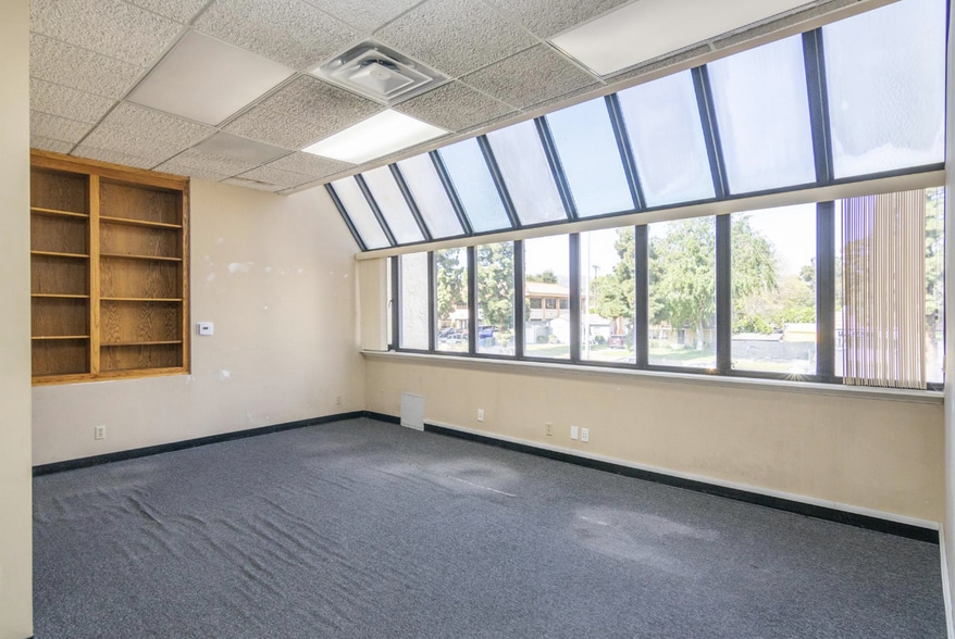 More Photos Of 17408 Chatsworth St, Granada Hills Office For Sale