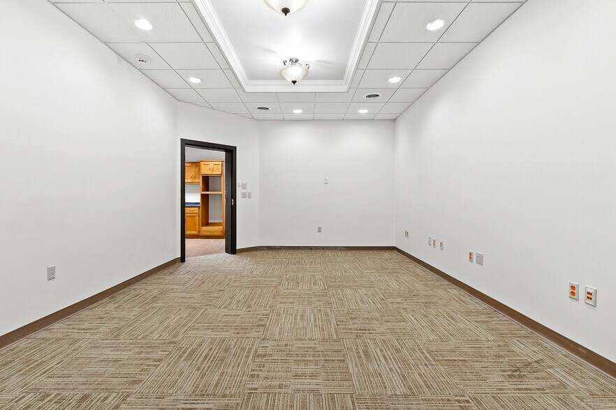 More Photos Of 1496 Bellevue St, Green Bay Office For Lease