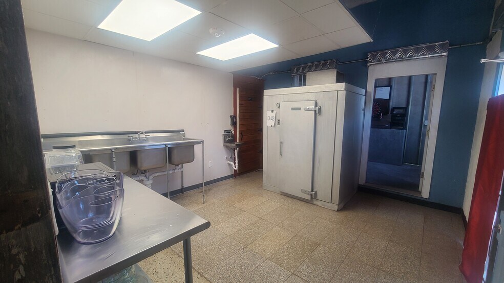 More Photos Of 221 6th St N, Texas City General Retail For Sale