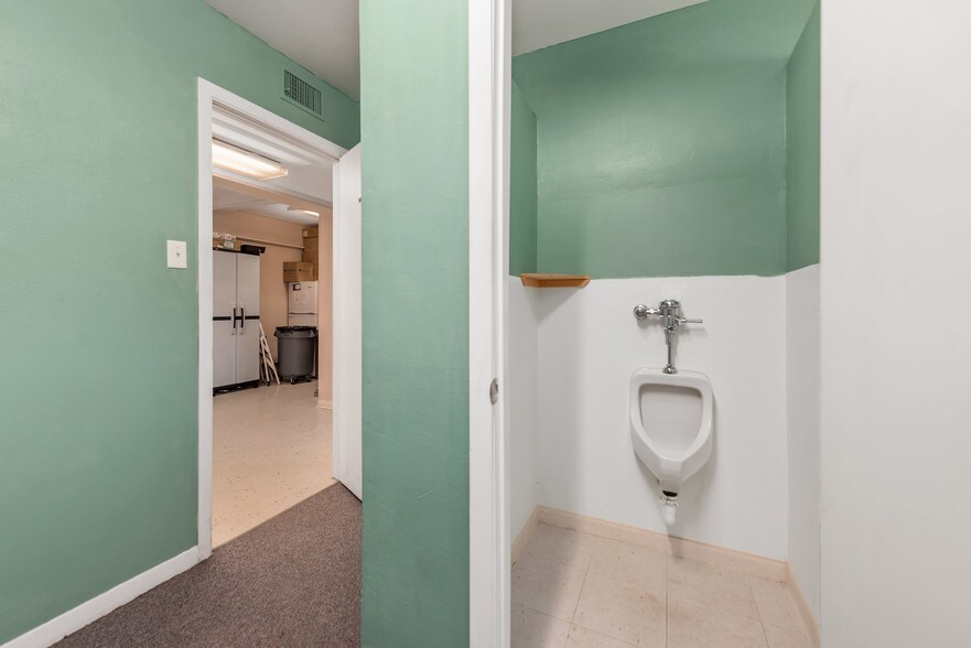 More Photos Of 1507 S College Ave, Bryan Medical For Sale