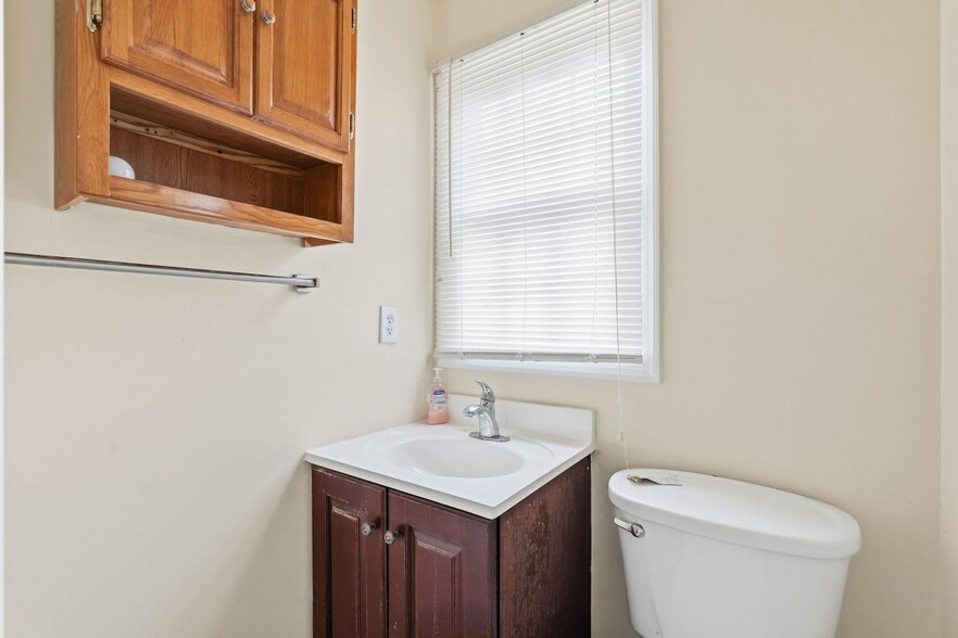 More Photos Of 2090 Blue Bell Rd, Williamstown Flex For Sale