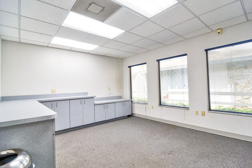 More Photos Of 3275 66th St N, Saint Petersburg Medical For Sale