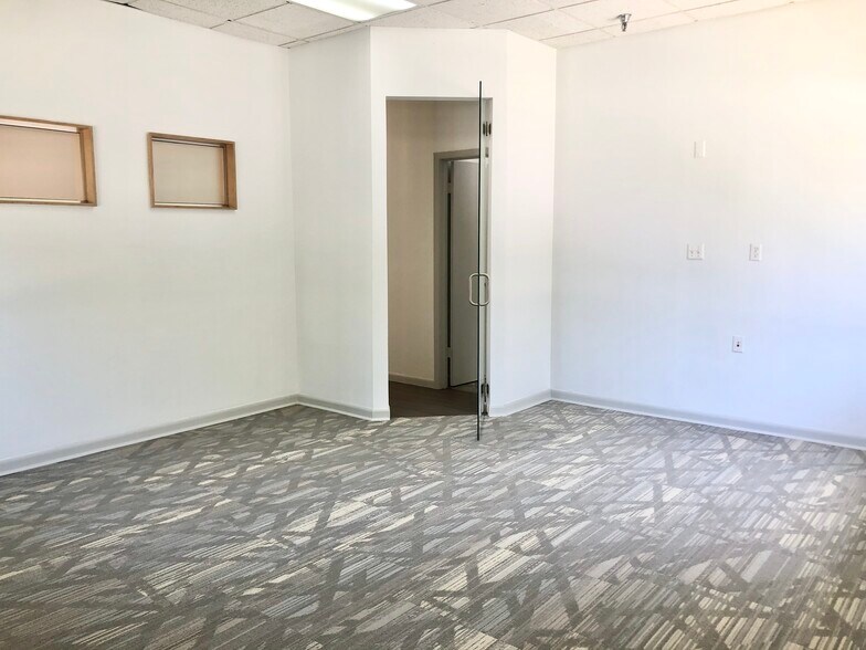 More Photos Of 205 N Orange Ave, Sarasota Office For Sale
