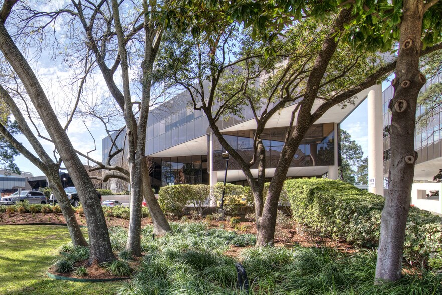 More Photos Of 7670 Woodway Dr, Houston Office For Lease