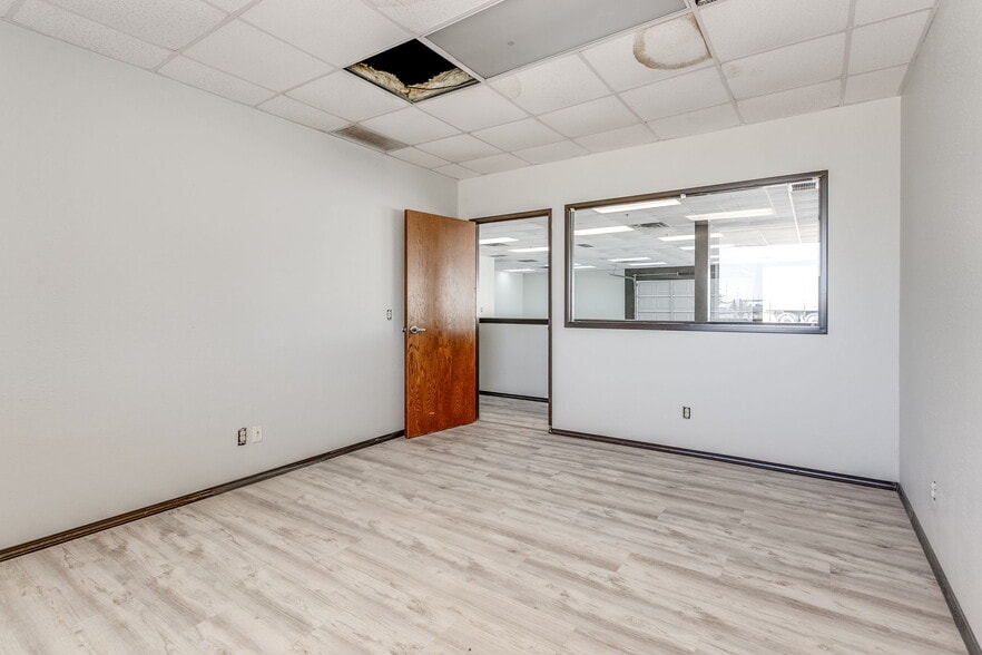 More Photos Of 3500 NW 39th St, Oklahoma City Office For Sale