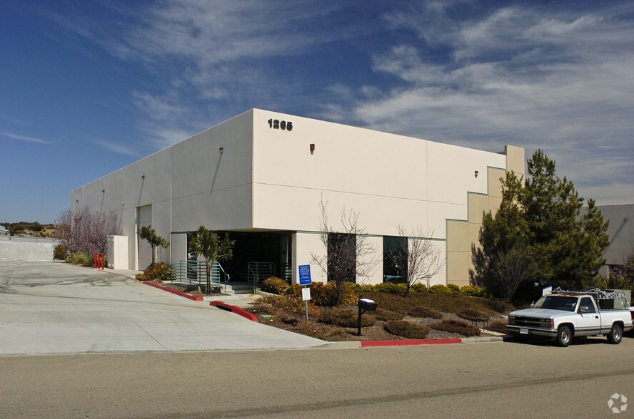 More Photos Of 1265 Distribution Way, Vista Showroom For Lease