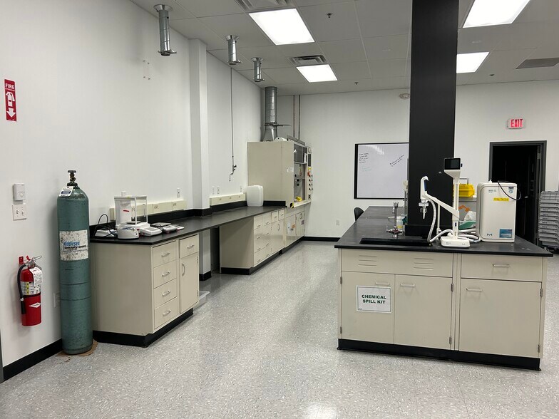 More Photos Of 38-72 Cummings Park, Woburn Light Manufacturing For Lease