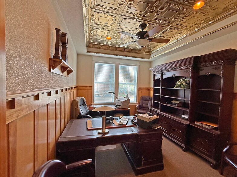 More Photos Of 590 E St, Lincoln Office For Sale