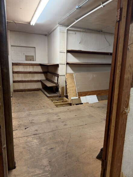 More Photos Of 1917 Cervantes St, Pensacola Freestanding For Sale