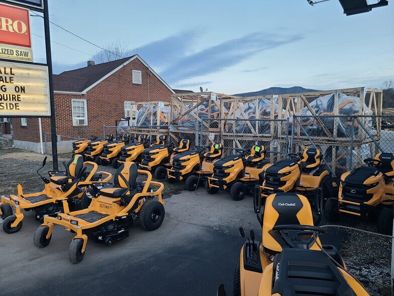 More Photos Of 3954 W Main St, Salem Freestanding For Lease