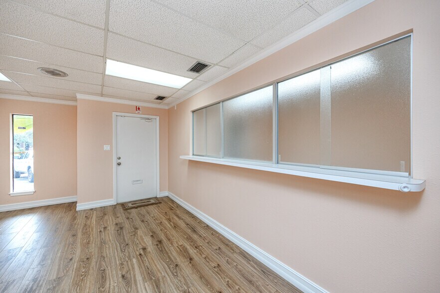 More Photos Of 6449 38th Ave, Saint Petersburg Medical For Lease
