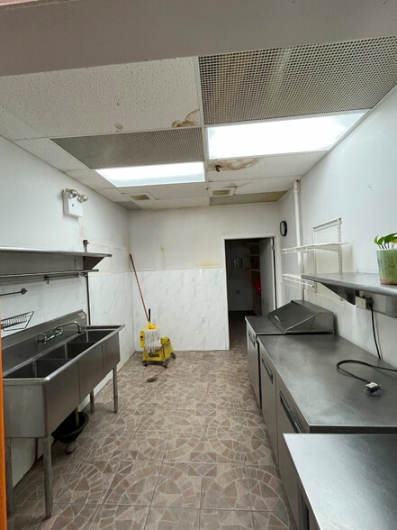 More Photos Of 18 W 14th St, New York Apartments For Lease
