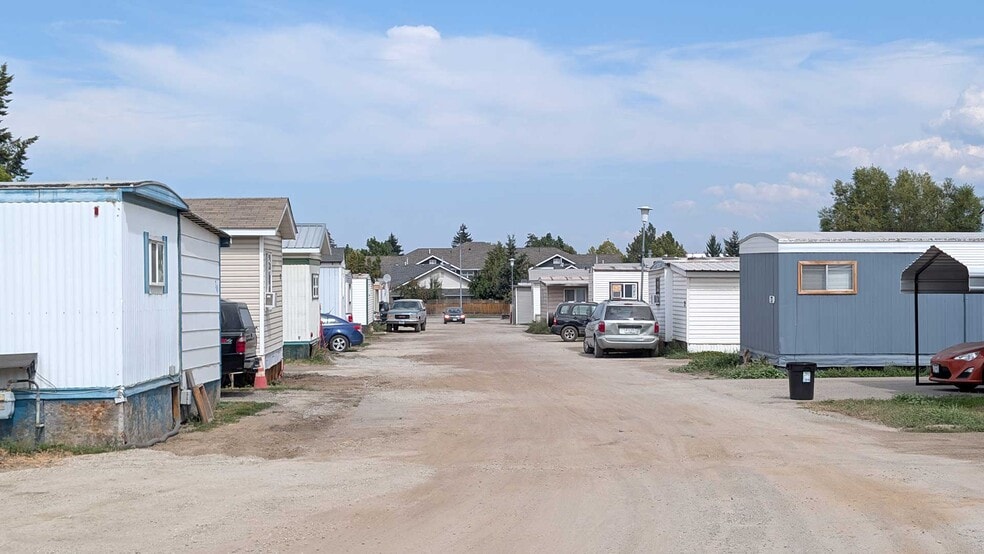 More Photos Of 2025 N 10th St, Cranbrook Manufactured Housing Mobile Home Park For Sale
