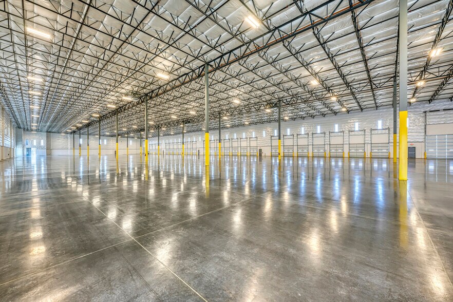 More Photos Of 12460 N Dysart Rd, El Mirage Warehouse For Lease