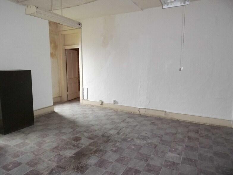 More Photos Of 406 Missouri Ave, East Saint Louis Office For Sale